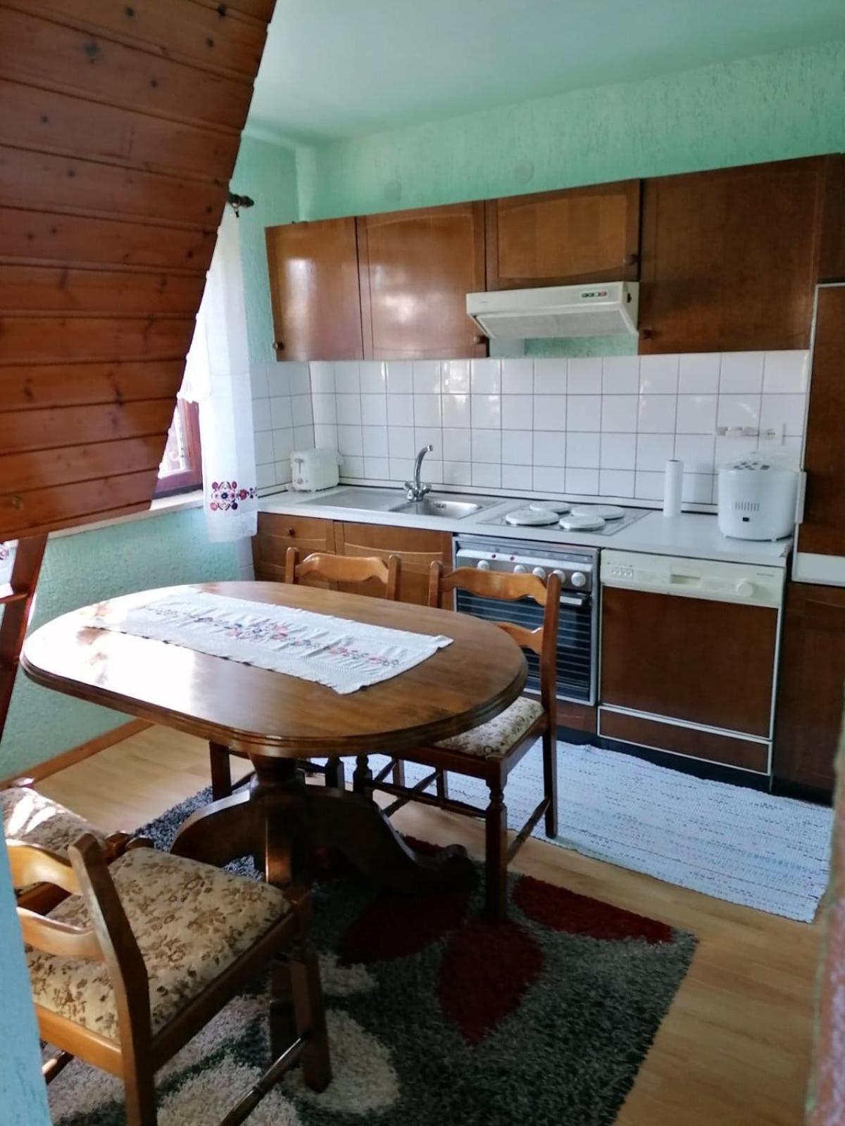 Studio Apartman Barbara Josipdol Eksteriør billede